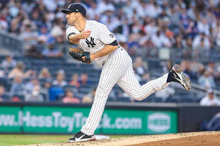 Yankees RP Darren O'Day pitching